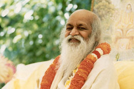 12 января родился индийский ученый и гуру, создатель трансцендентальной медитации Махариши Махеш Йоги