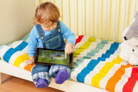 Почему следует строго ограничивать время игр детей с планшетными компьютерами