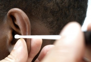 Ինչու պետք չէ օգտագործել բամբակյա փայտիկն ականջները մաքրելու համար (տեսանյութ). 1in.am