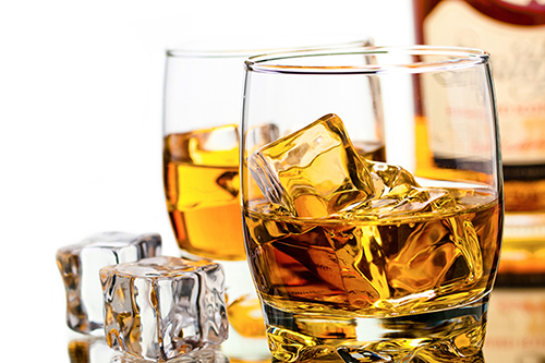 Ученые выяснили, почему люди выпивают лишние порции спиртного