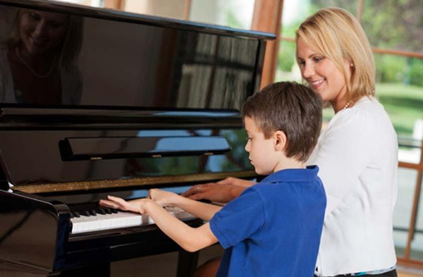 Зачем детям учиться играть на музыкальных инструментах