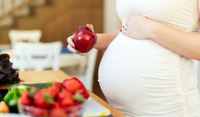 Риск выкидыша снизит диета с высоким содержанием фруктов и овощей – исследование