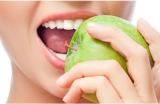 5 продуктов, которые портят зубы не хуже сахара