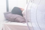 Что делать, если жарко спать: советы для борьбы с ночной бессонницей летом