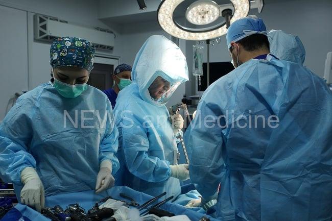  Армянские врачи впервые выполнили одномоментную замену 2 суставов