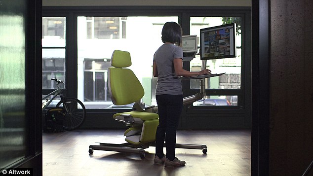Նորարական աթոռը թույլ է տալիս համակարգչով աշխատել պառկած վիճակում 